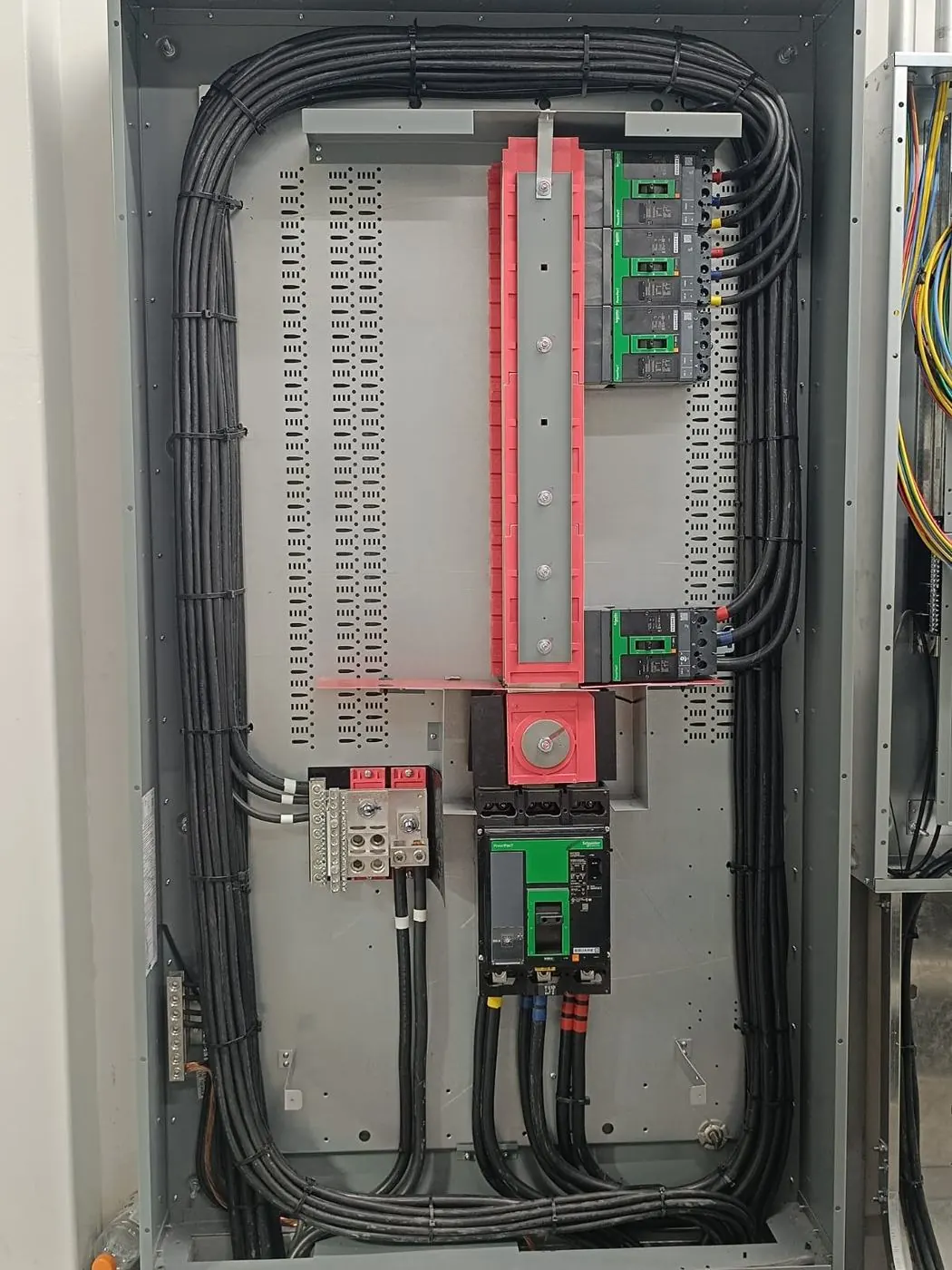Tablero eléctrico con interruptores Schneider Electric PowerPact